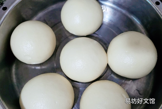 蒸馒头1kg面粉放多少水合适 蒸馒头一斤面粉放多少水合适