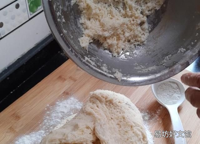 蒸馒头1kg面粉放多少水合适 蒸馒头一斤面粉放多少水合适