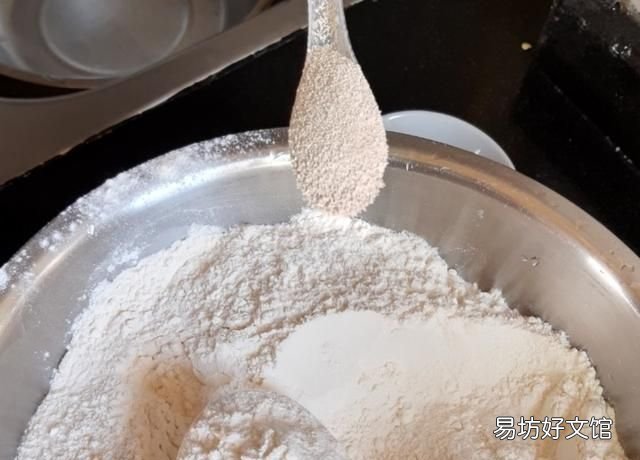 蒸馒头1kg面粉放多少水合适 蒸馒头一斤面粉放多少水合适