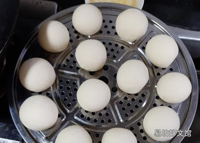 蒸馒头1kg面粉放多少水合适 蒸馒头一斤面粉放多少水合适