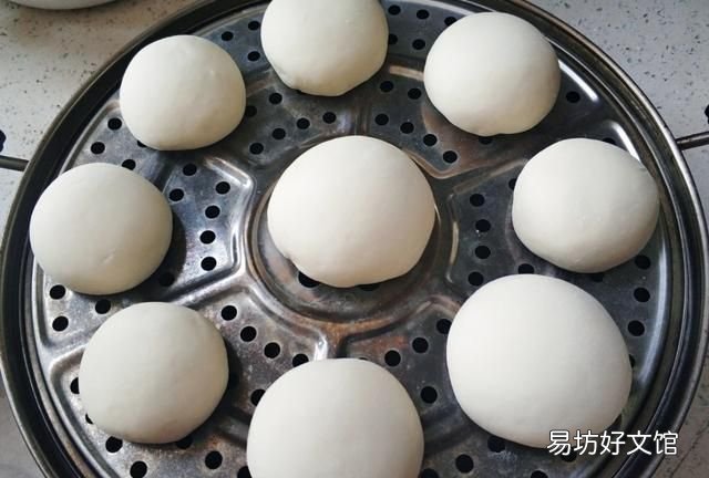 蒸馒头1kg面粉放多少水合适 蒸馒头一斤面粉放多少水合适