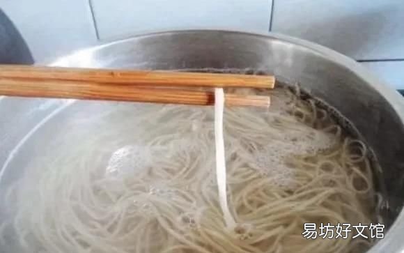 如何煮面条才能不粘锅