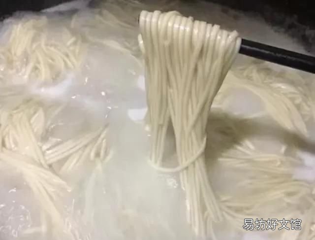 如何煮面条才能不粘锅