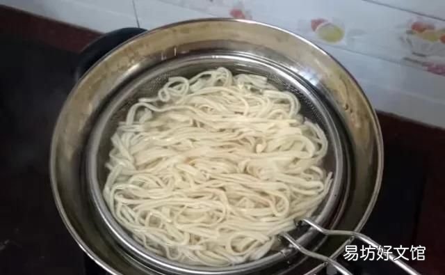 如何煮面条才能不粘锅