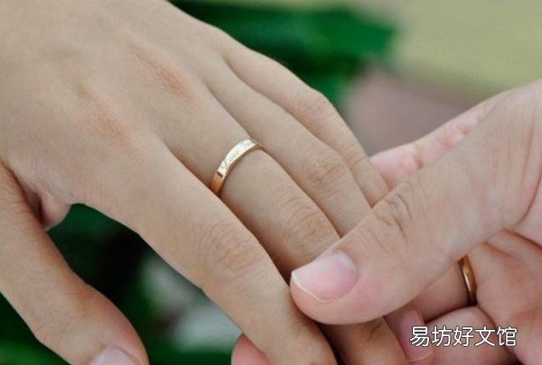 中指戒指说明什么，戒指带在中指是代表什么意思女士