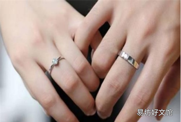 中指戒指说明什么，戒指带在中指是代表什么意思女士