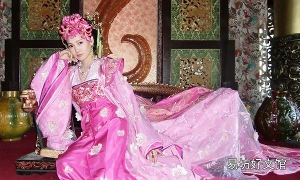 石榴裙之下什么意思,拜倒在石榴裙之下什么意思
