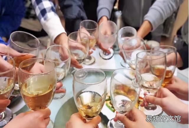 喝什么能快速解酒蜂蜜浓茶,喝蜂蜜和浓茶可以快速解酒吗
