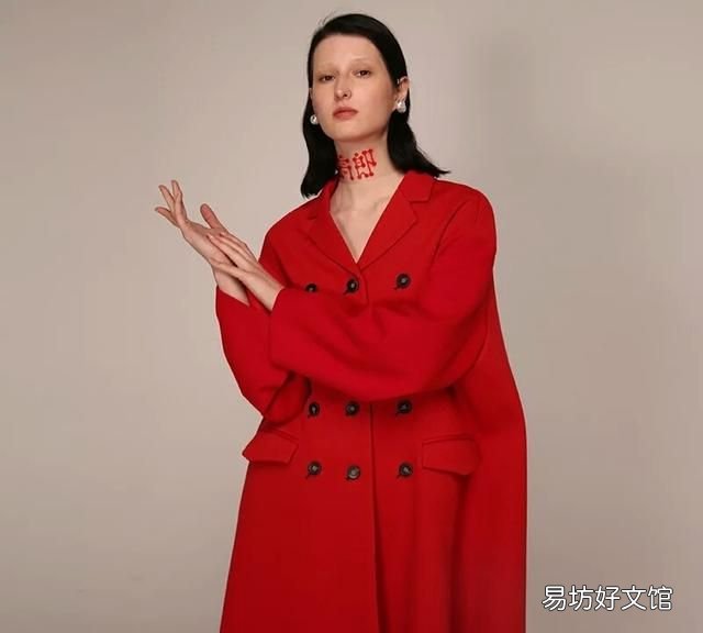 红色冲锋衣怎么穿出高级感 红色怎么穿出高级感来
