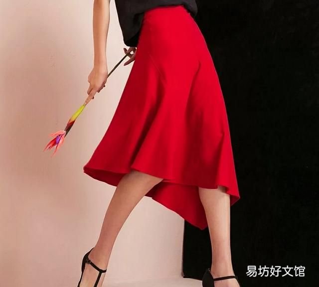 红色冲锋衣怎么穿出高级感 红色怎么穿出高级感来