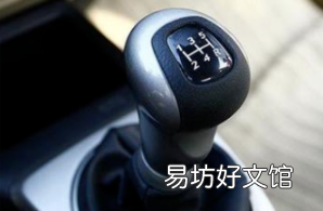 手动挡的车踩刹车用踩离合,手动挡的车踩刹车时是否需要踩离合器