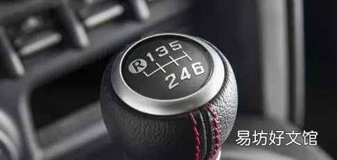 手动挡的车踩刹车用踩离合,手动挡的车踩刹车时是否需要踩离合器