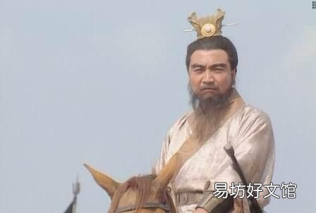 赤壁之战中的黄盖是一个怎样的人