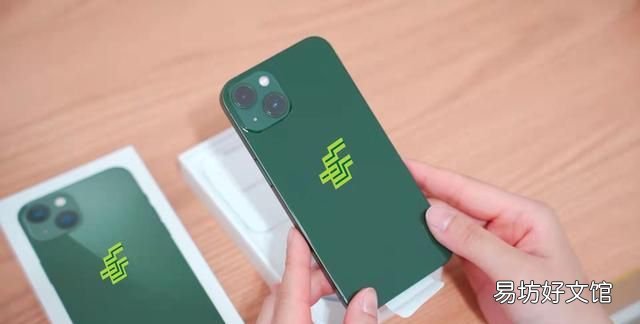 苹果13绿色贴邮政标志,iphone13黑底国徽超清原图