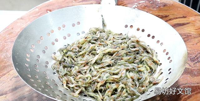 买虾皮白色的好还是红色好