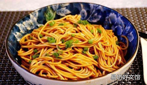 北方人一般吃面放什么,北方人天天吃面条不厌烦吗