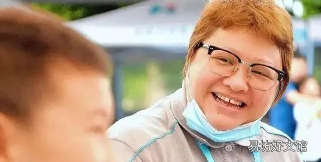 即兴开场秀韩红 为韩红加油鼓劲