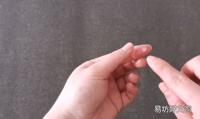 手指被502胶水大面积粘住 怎么办???