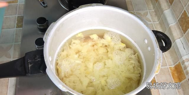 为什么你煮银耳不出胶?大厨告诉你诀窍,想不出胶都难