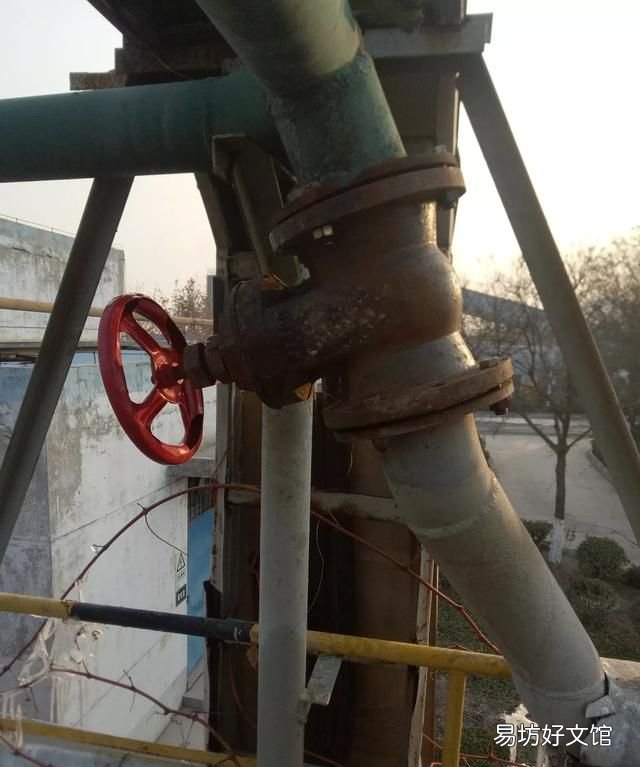 家里水管冻裂了怎么办,塑料水管冬天会冻裂吗