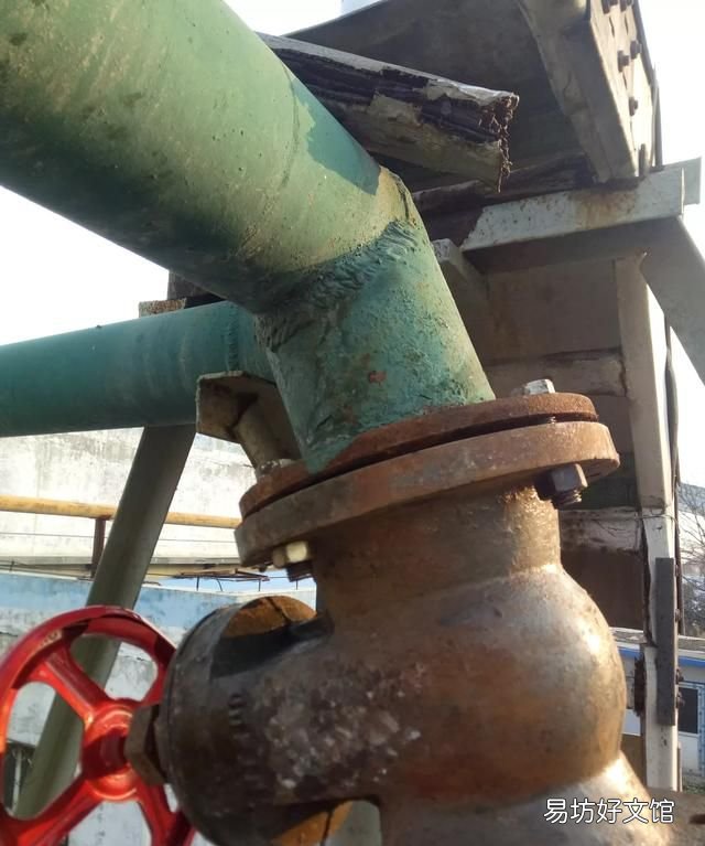 家里水管冻裂了怎么办,塑料水管冬天会冻裂吗