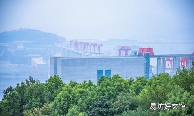 湖北省宜昌市三峽大壩景區,三峽大壩共耗資多少億