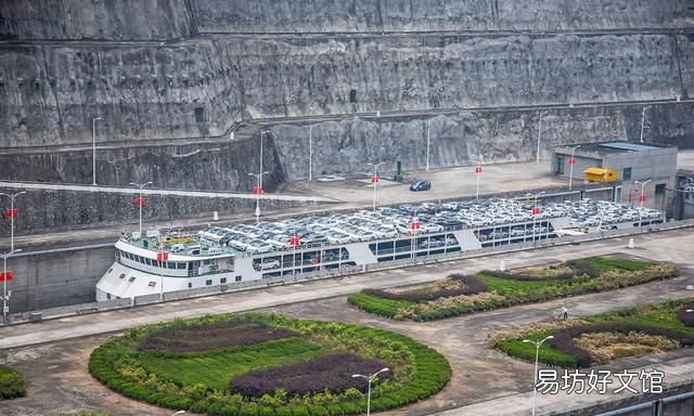 湖北省宜昌市三峽大壩景區,三峽大壩共耗資多少億