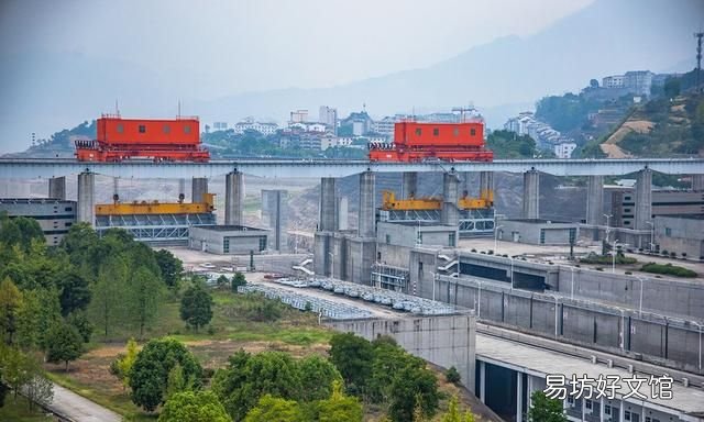 湖北省宜昌市三峽大壩景區,三峽大壩共耗資多少億