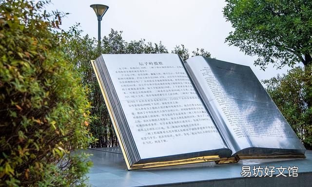 湖北省宜昌市三峽大壩景區,三峽大壩共耗資多少億