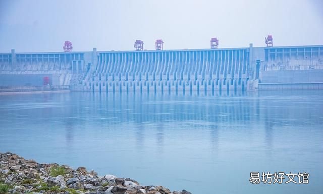 湖北省宜昌市三峽大壩景區,三峽大壩共耗資多少億
