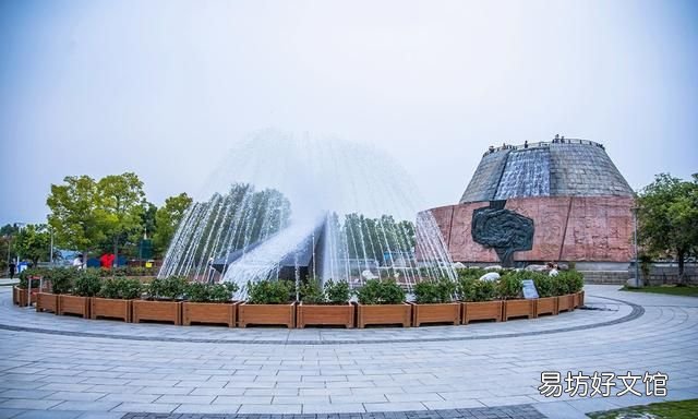 湖北省宜昌市三峽大壩景區,三峽大壩共耗資多少億