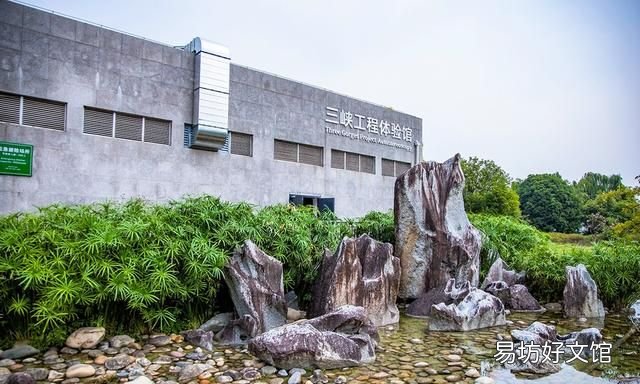 湖北省宜昌市三峽大壩景區,三峽大壩共耗資多少億