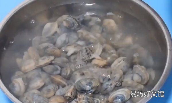 花甲怎么去除,花甲的黑屎怎么弄掉视频
