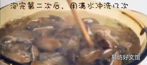 花甲怎么去除,花甲的黑屎怎么弄掉视频