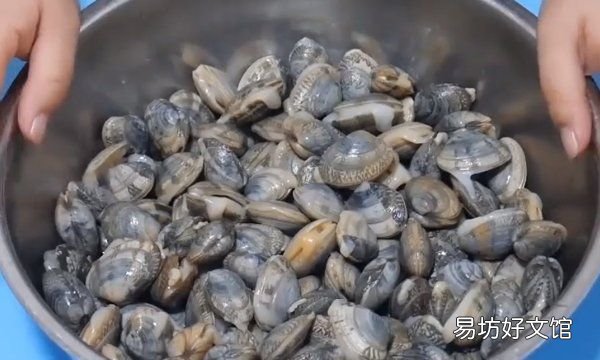 花甲怎么去除,花甲的黑屎怎么弄掉视频
