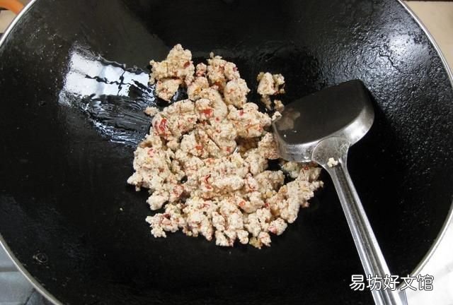 胡椒炒肥肠的做法 杂胡椒炒肥肠正宗做法