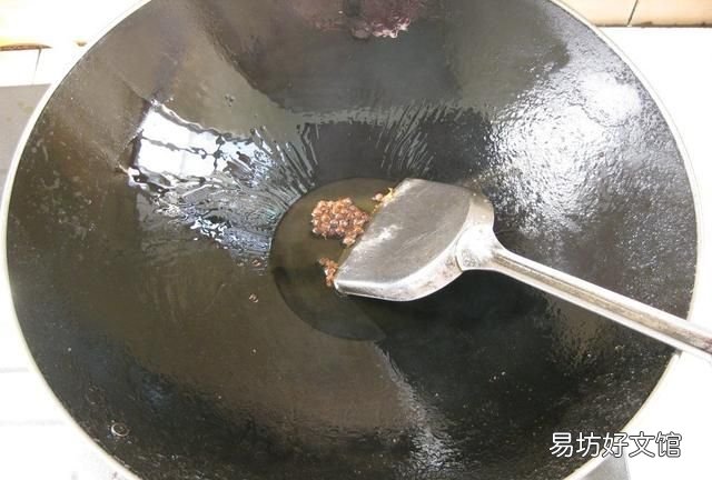 胡椒炒肥肠的做法 杂胡椒炒肥肠正宗做法