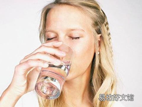 鞠婧祎8杯水最佳时间表 一天8杯水正确喝水时间表以及量