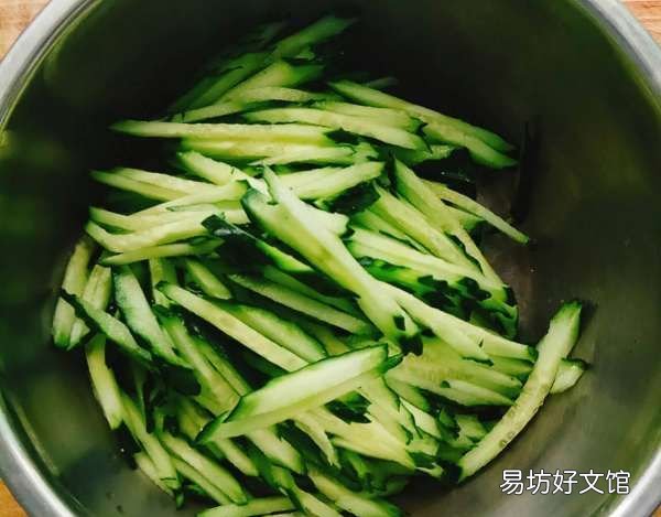 减肥可以吃拉皮,吃黄瓜拉皮会胖吗