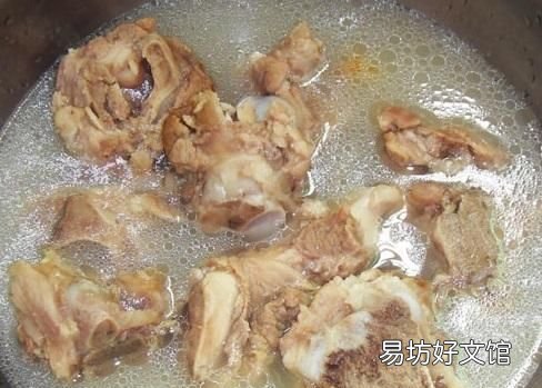 梅花骨怎么炖好吃 梅花骨和排骨区别