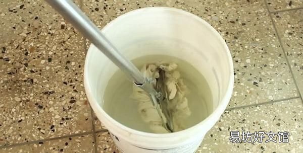 瓷砖下雨天阴天为什么会有腥味