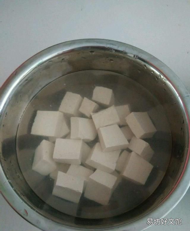 鱼头豆腐汤怎么做最好吃,鱼头豆腐汤怎么炖出的汤白