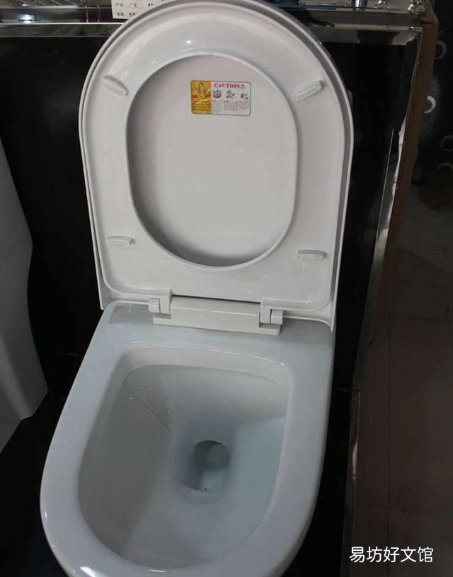 马桶堵了水已经满了怎么办，马桶水满了还在加水怎么办啊