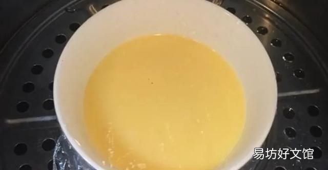 蒸实蛋十个鸡蛋多少水,蒸一个鸡蛋放多少水合适