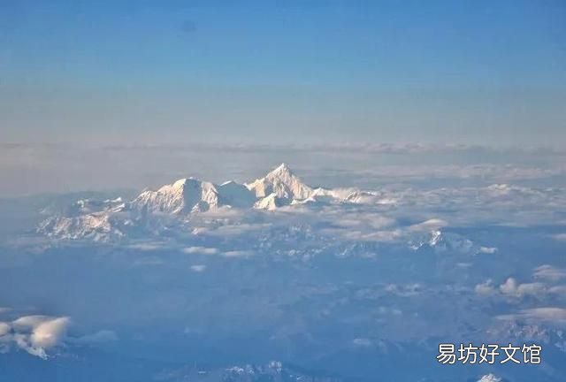 诗句窗含西岭千秋雪中的西岭指的是什么山