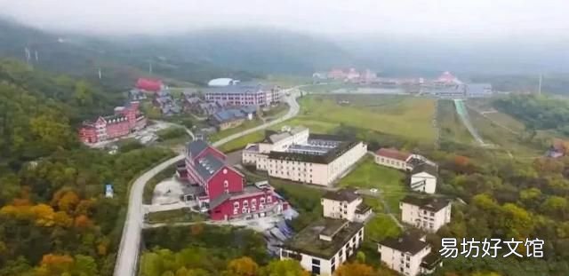 诗句窗含西岭千秋雪中的西岭指的是什么山