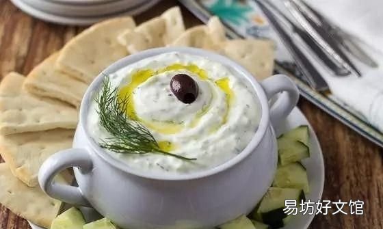 酸奶是怎么做成的,酸奶可以做成什么吃的
