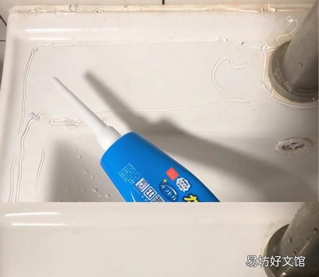 水槽边的玻璃胶发霉,怎么能去除掉?