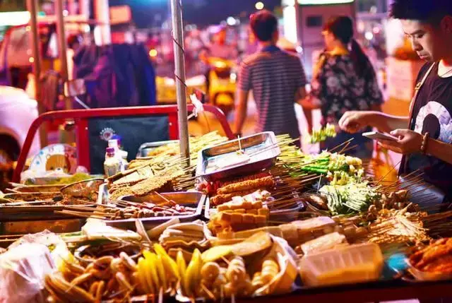 一览昆明最火爆12条夜市街 昆明夜市地摊一条街在哪里