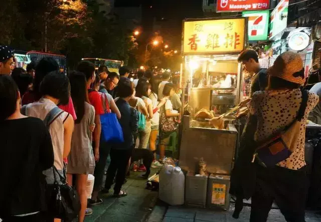 一览昆明最火爆12条夜市街 昆明夜市地摊一条街在哪里